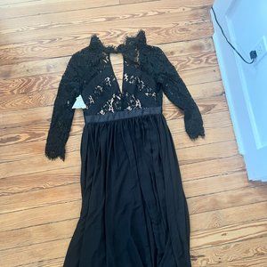 FAME AND PARTNERS LACE ELEGANT GOWN DRESS